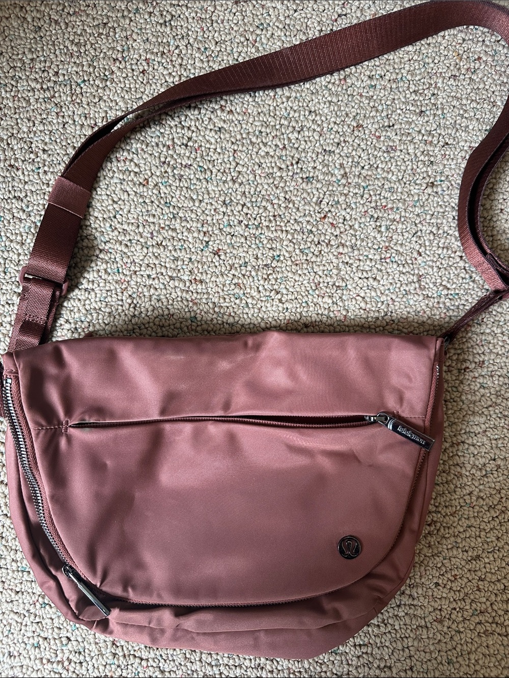 lululemon athletica all night festival Messenger Bag - Mauve